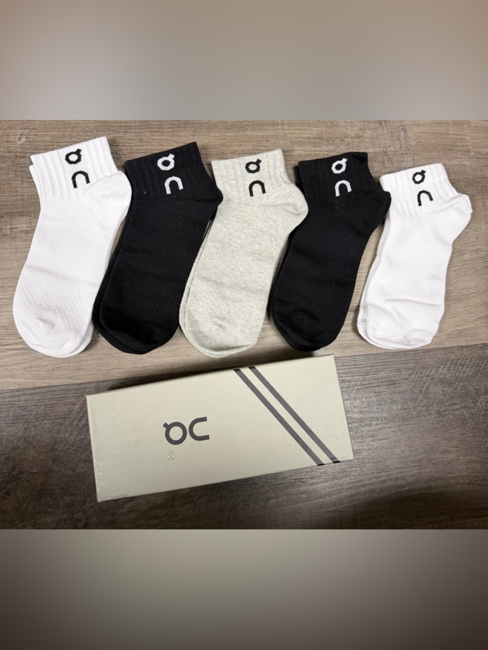 On Running Low-Cut Athletic Socks - Black, White & Light Gray (5/Pack)